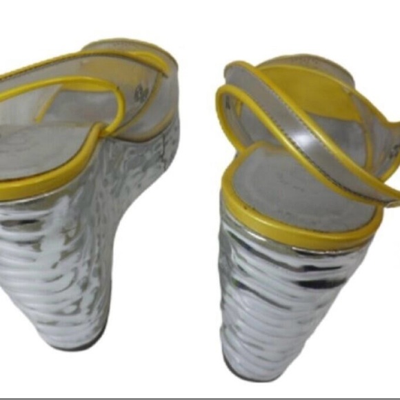 Chanel Enamel Platform Heels Size 38.5 - Picture 5 of 11